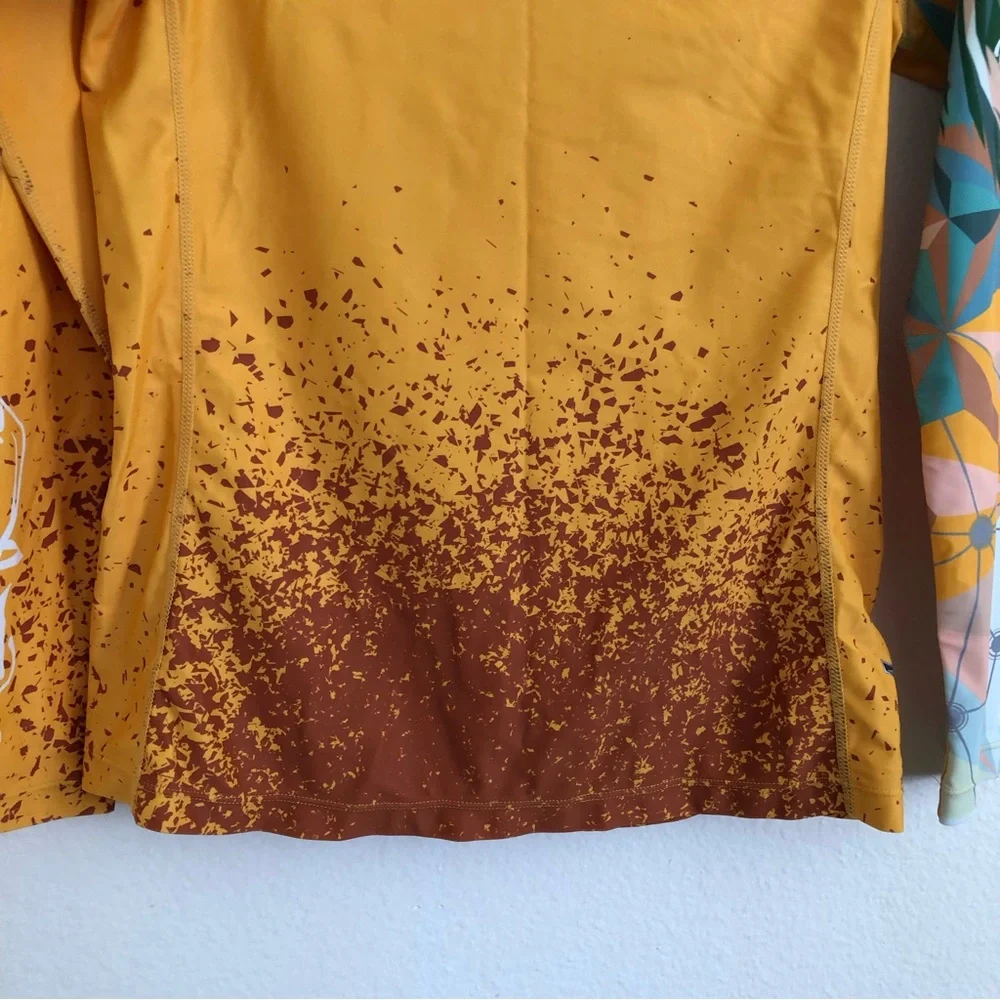 SOLD Yellow Rashguard M - Picture 5 of 12